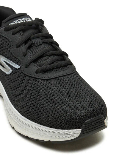 ¡Domina cada carrera con potencia y estilo! Presentamos los Skechers en un impactante color negro con detalles plateados.