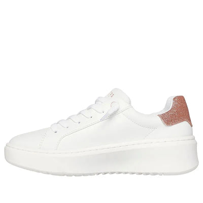 ¡Eleva tu estilo con un toque de brillo! Presentamos los Skechers Street™ Uno – Courtier en blanco con detalles Rose Gold.