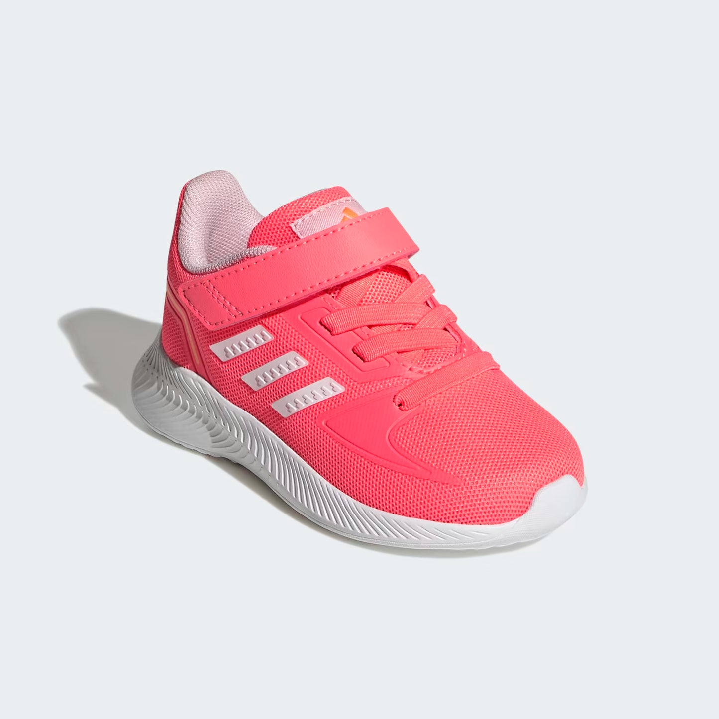 ¡Energía y diversión en cada paso con los nuevos tenis Adidas para tu pequeña estrella!