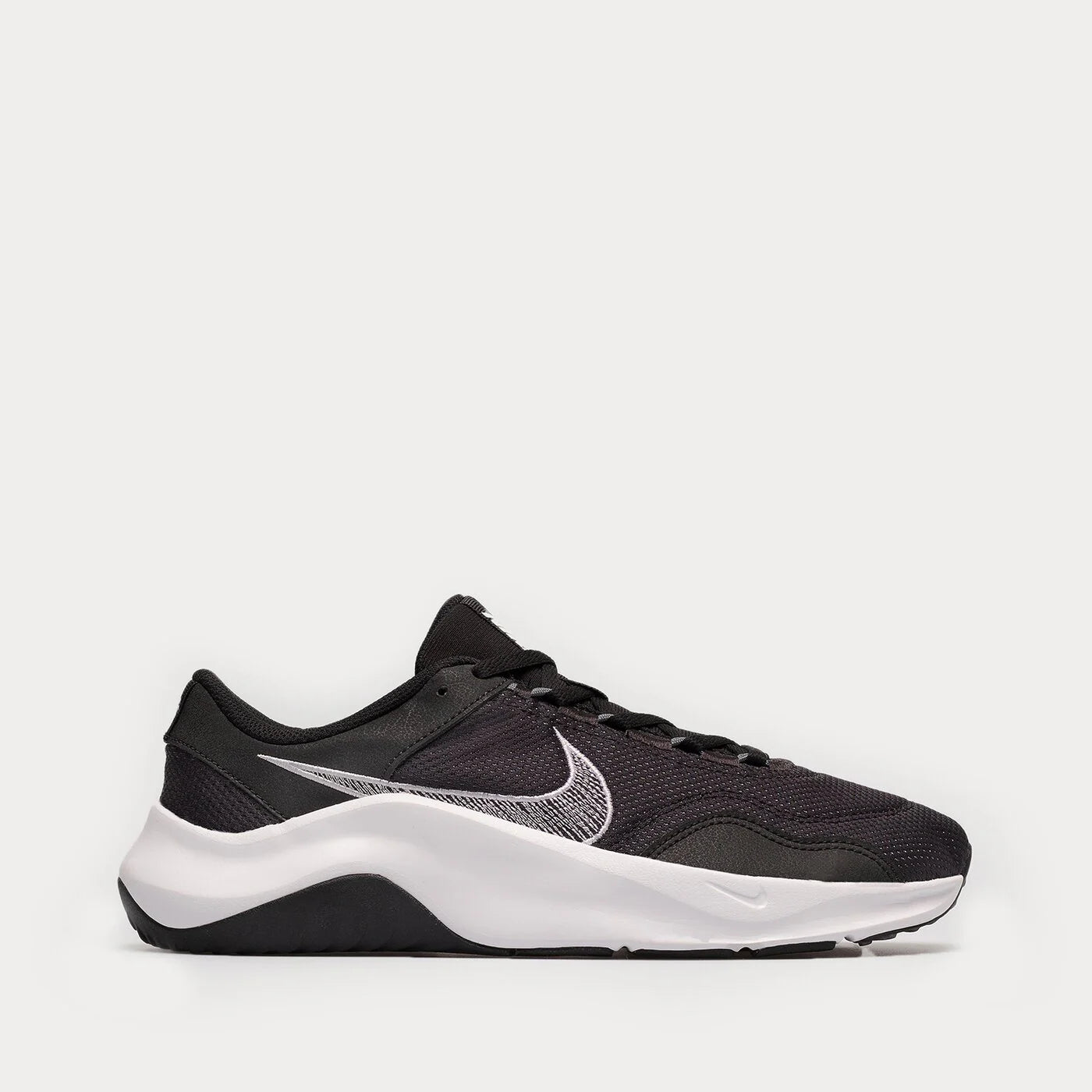 ¡Eleva tu entrenamiento y tu estilo con estos modernos tenis Nike!