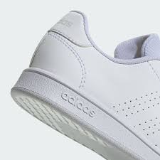 ¡Descubre la Magia en Cada Paso con Nuestros Tenis Blancos Puros para Niña!